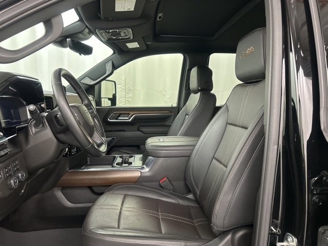 Used 2024 Chevrolet Silverado 3500 High Country w/ High Country Premium Package image 6