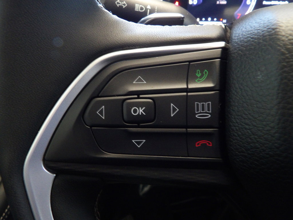 Used 2025 Jeep Grand Cherokee Laredo X w/ Luxury Tech Group I image 30