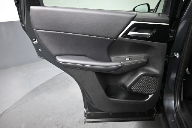 Used 2025 Mitsubishi Outlander SE AWD/4WD image 26