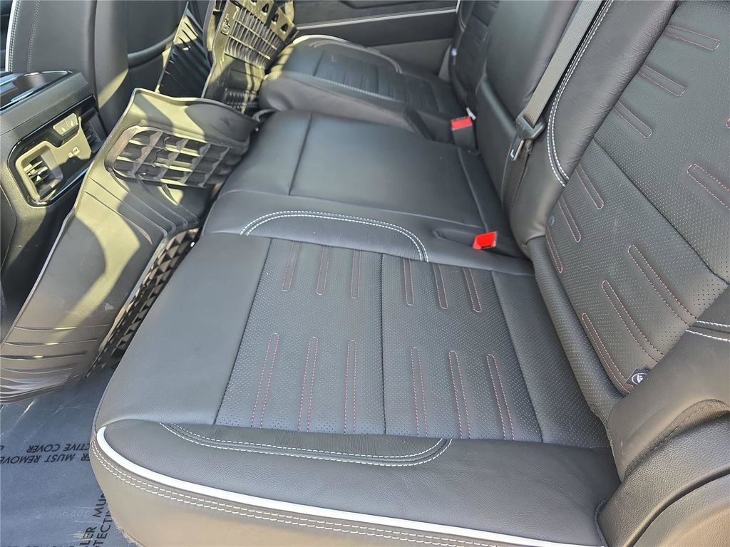 Used 2025 GMC Sierra 2500 AT4X image 14