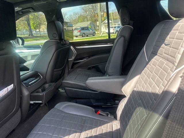 Used 2025 Cadillac Escalade Sport Platinum w/ LPO, ONYX Package image 7