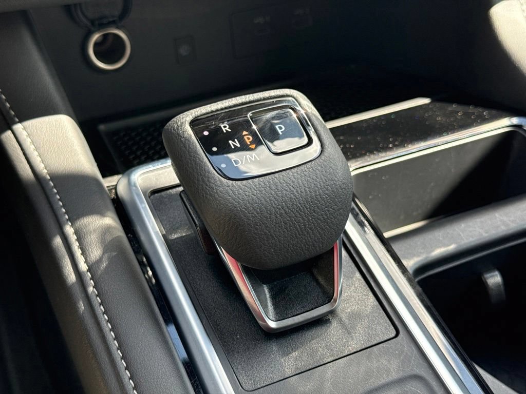 Used 2025 Nissan Pathfinder SL w/ Black Appearance Package FWD image 24