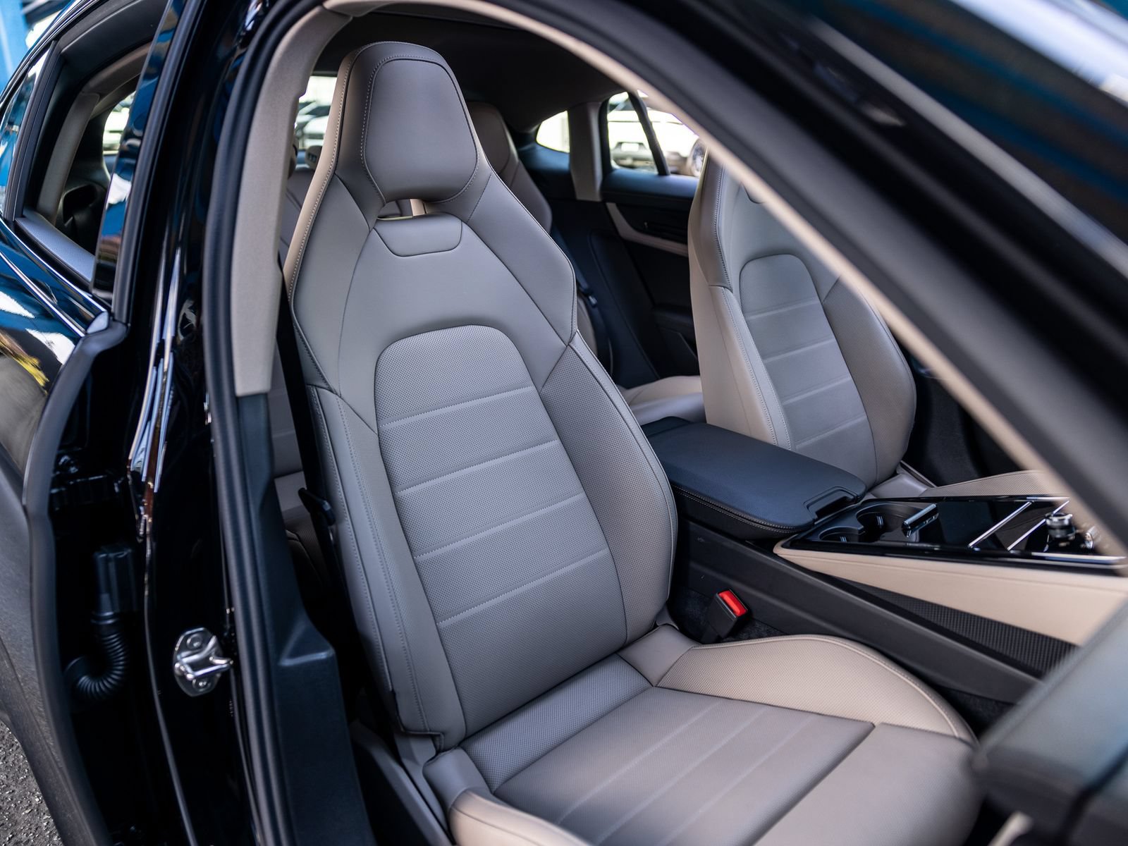 Certified 2025 Porsche Panamera image 51