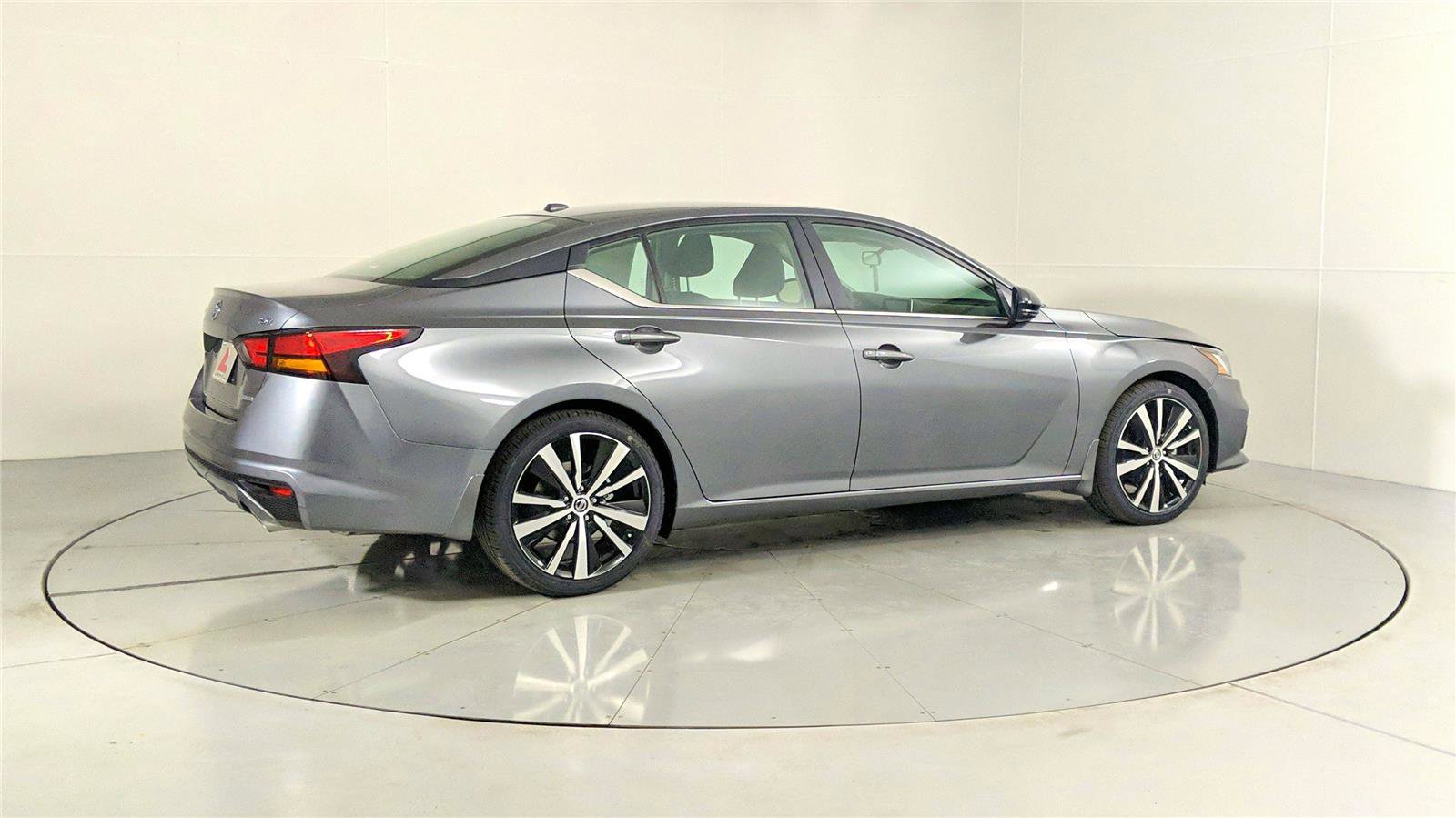 Used 2022 Nissan Altima 2.0 SR image 2