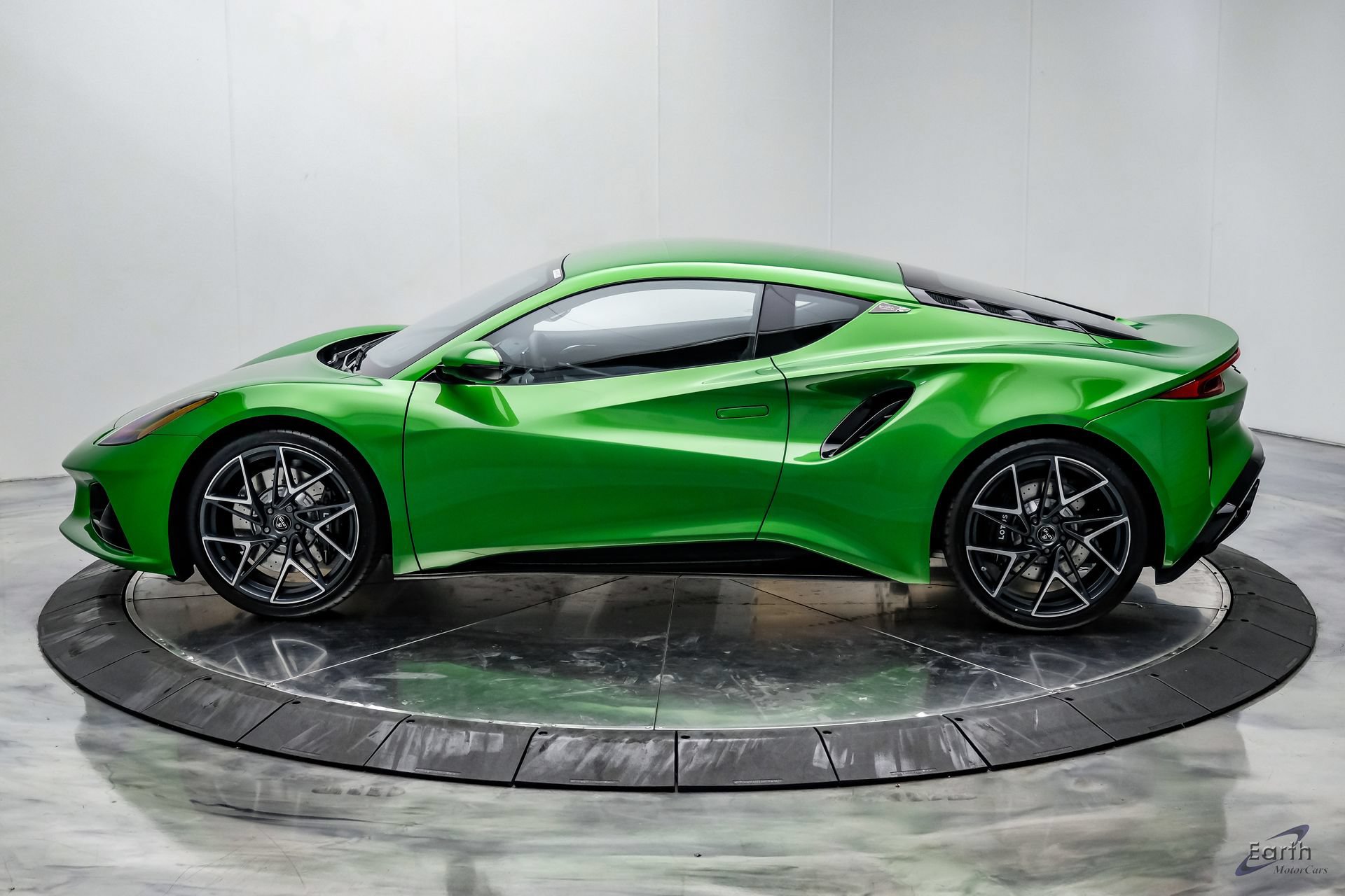 New 2026 Lotus Emira SE RWD image 9