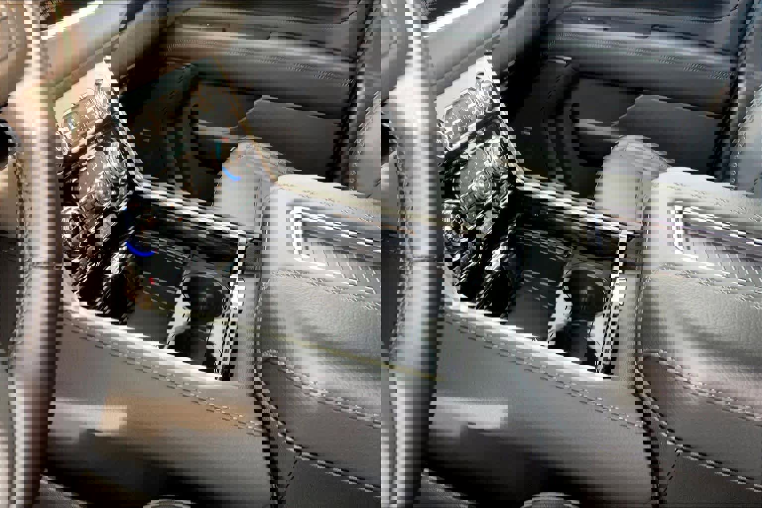 Used 2024 GMC Yukon XL Denali w/ Advanced Technology Package image 15