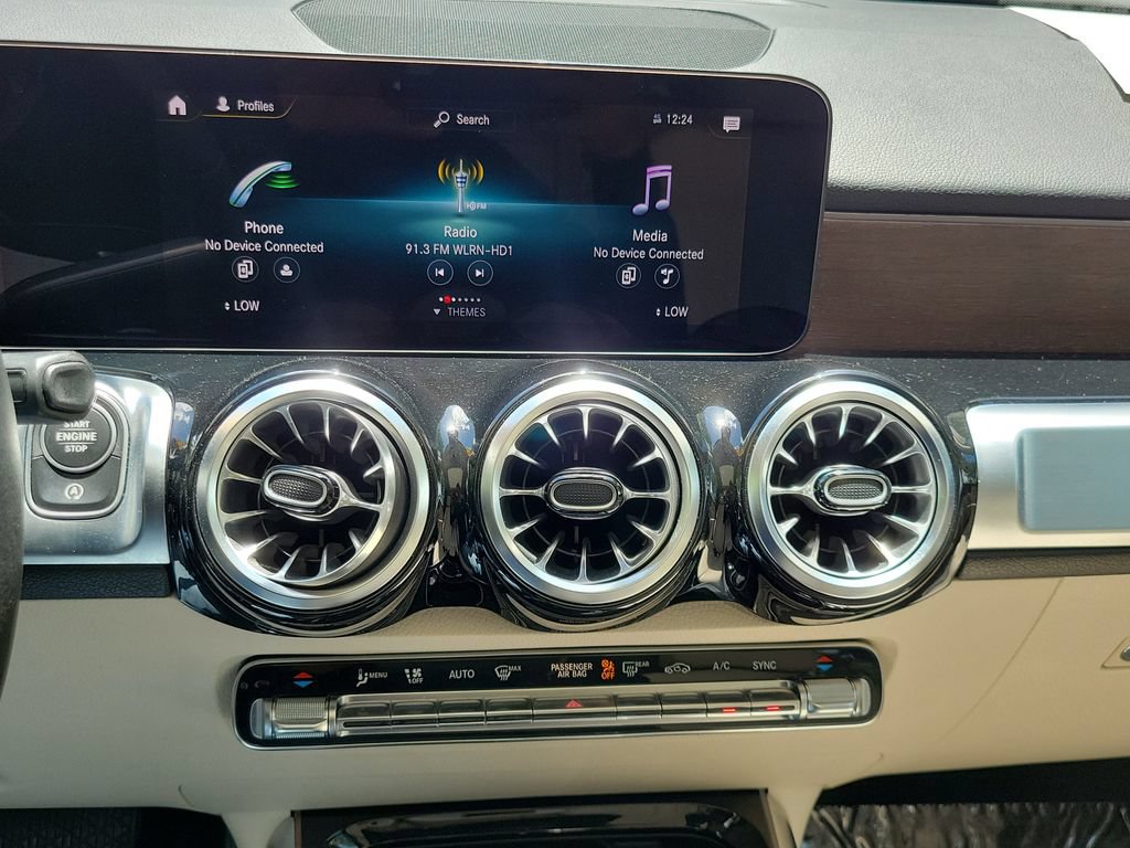 Used 2023 Mercedes-Benz GLB 250 image 32