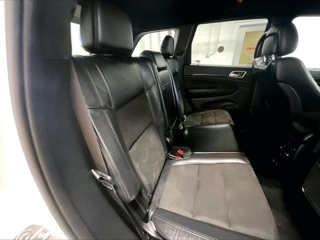 Used 2018 Jeep Grand Cherokee Altitude AWD/4WD image 16