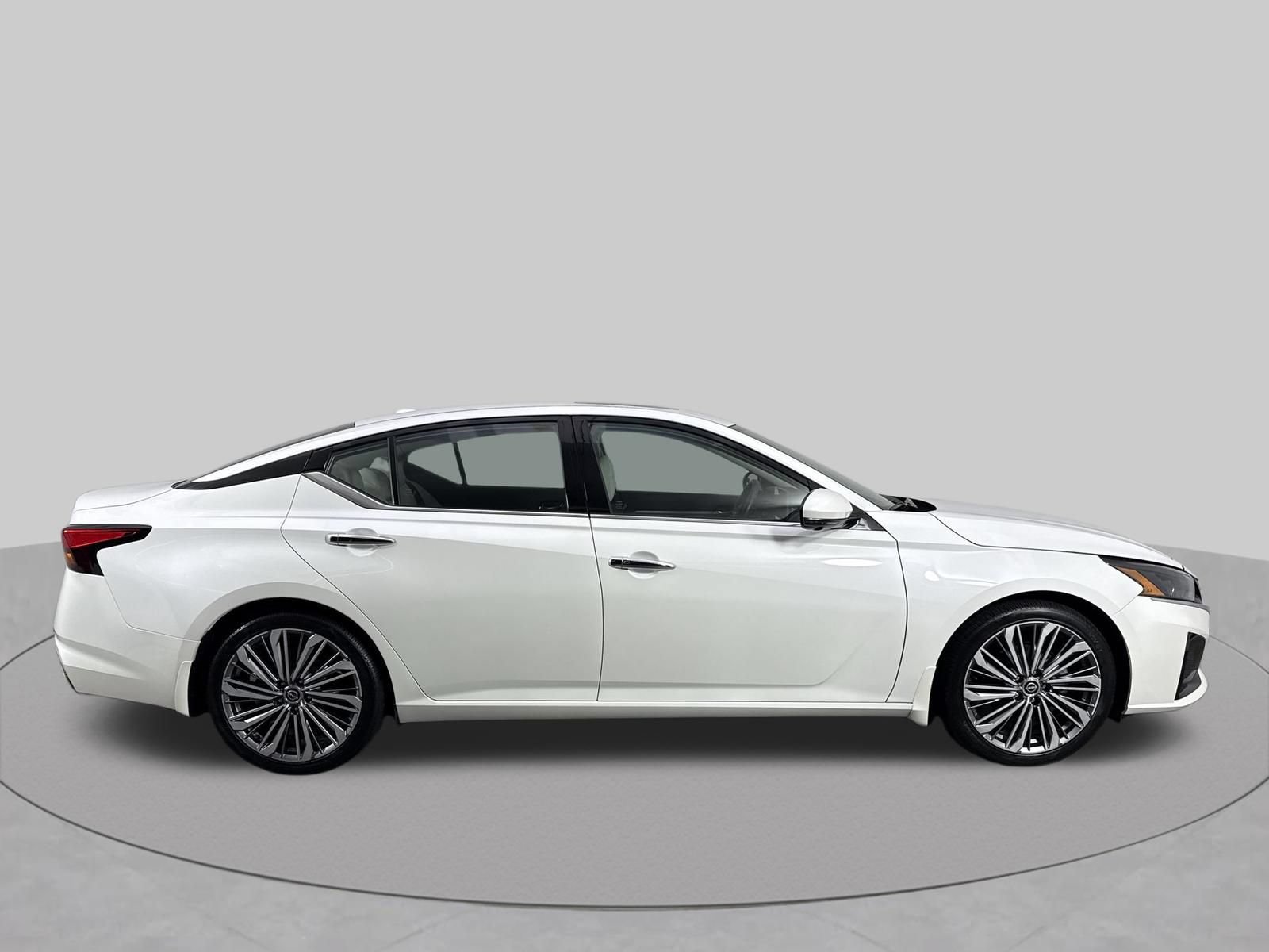 Used 2024 Nissan Altima 2.5 SL FWD image 37