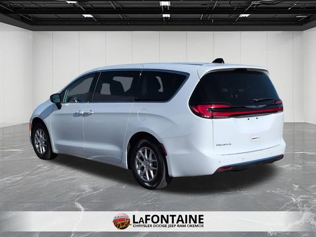 Used 2024 Chrysler Pacifica Touring-L image 3