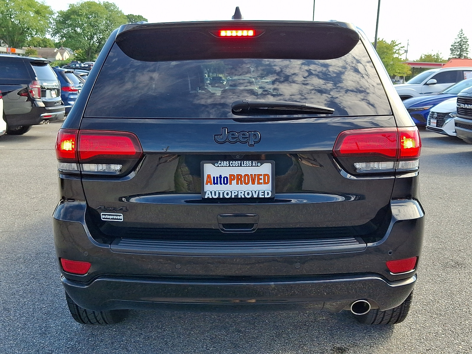 Used 2019 Jeep Grand Cherokee Altitude AWD/4WD image 5