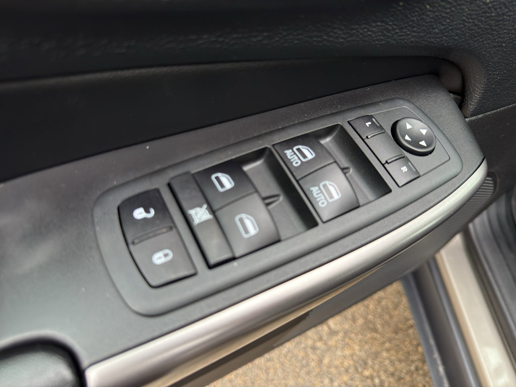 Used 2021 Jeep Cherokee Latitude Lux w/ Comfort/Convenience Group image 13