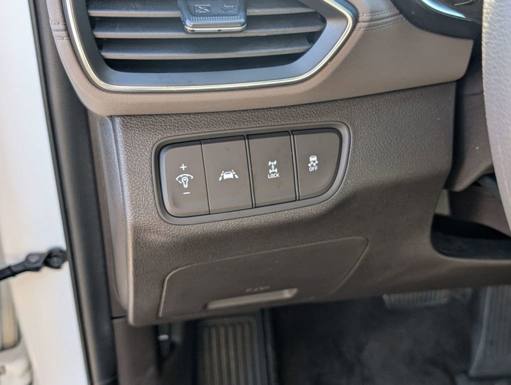 Used 2020 Hyundai Santa Fe SE image 34