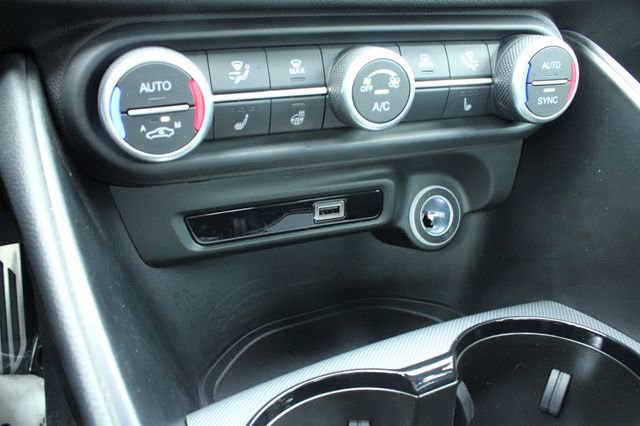 Used 2024 Alfa Romeo Giulia Ti AWD/4WD image 19