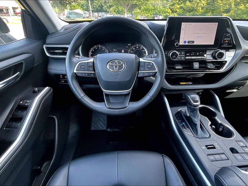 Certified 2026 Toyota Highlander XLE AWD/4WD image 18