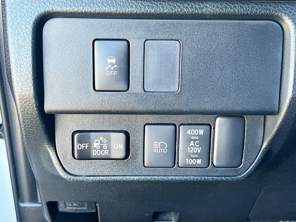 Used 2020 Toyota Tacoma TRD Off-Road w/ Technology Package AWD/4WD image 10
