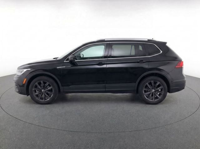 Used 2023 Volkswagen Tiguan SE w/ Panoramic Sunroof Package AWD/4WD image 6