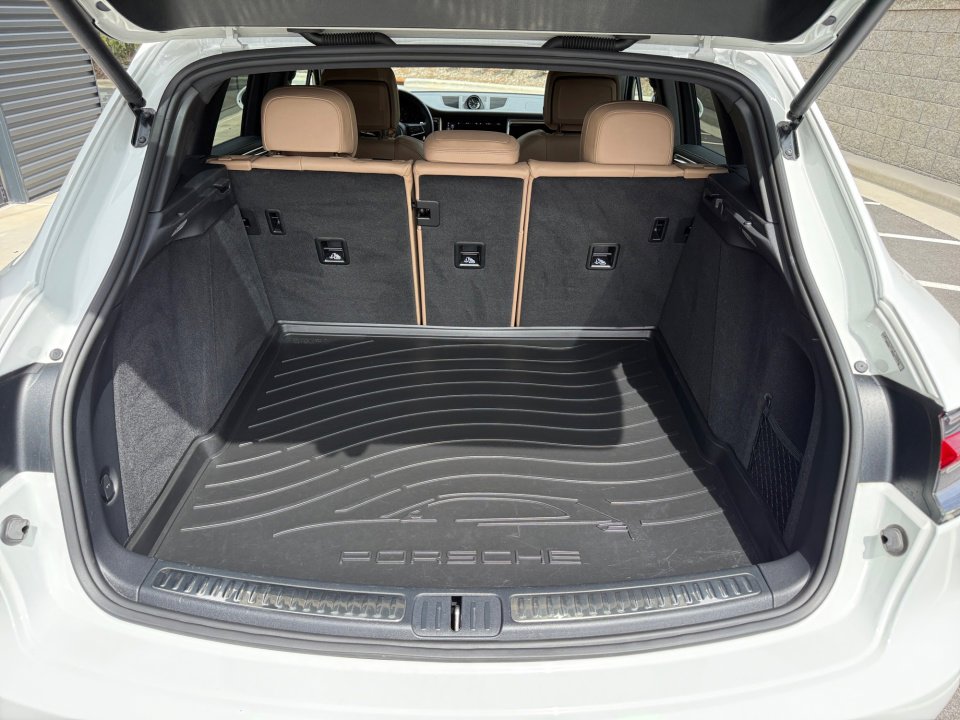 Certified 2023 Porsche Macan image 17
