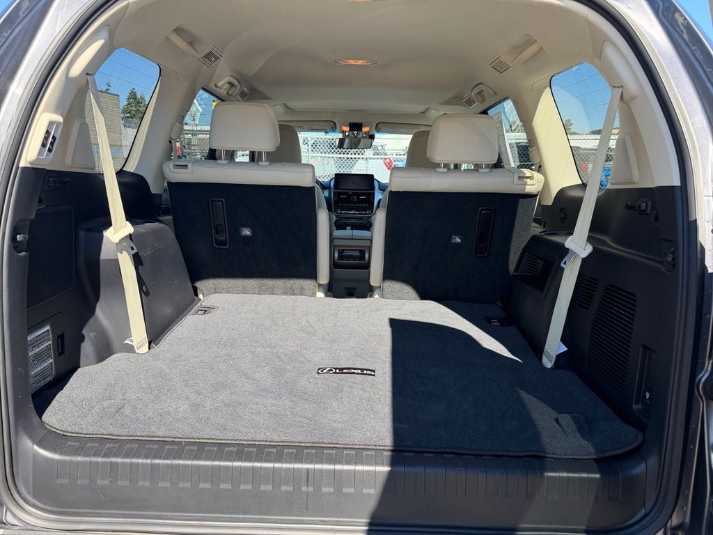 Used 2023 Lexus GX 460 Luxury w/ Sport Design Package AWD/4WD image 22