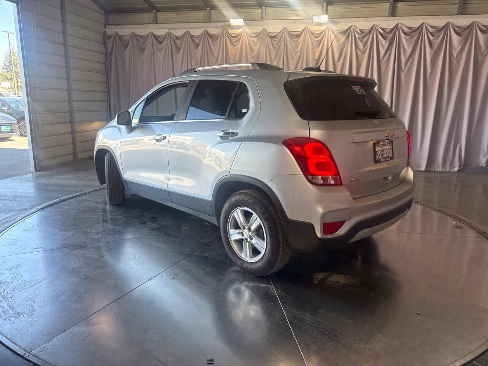 Used 2019 Chevrolet Trax LT w/ LT Convenience Package FWD image 5