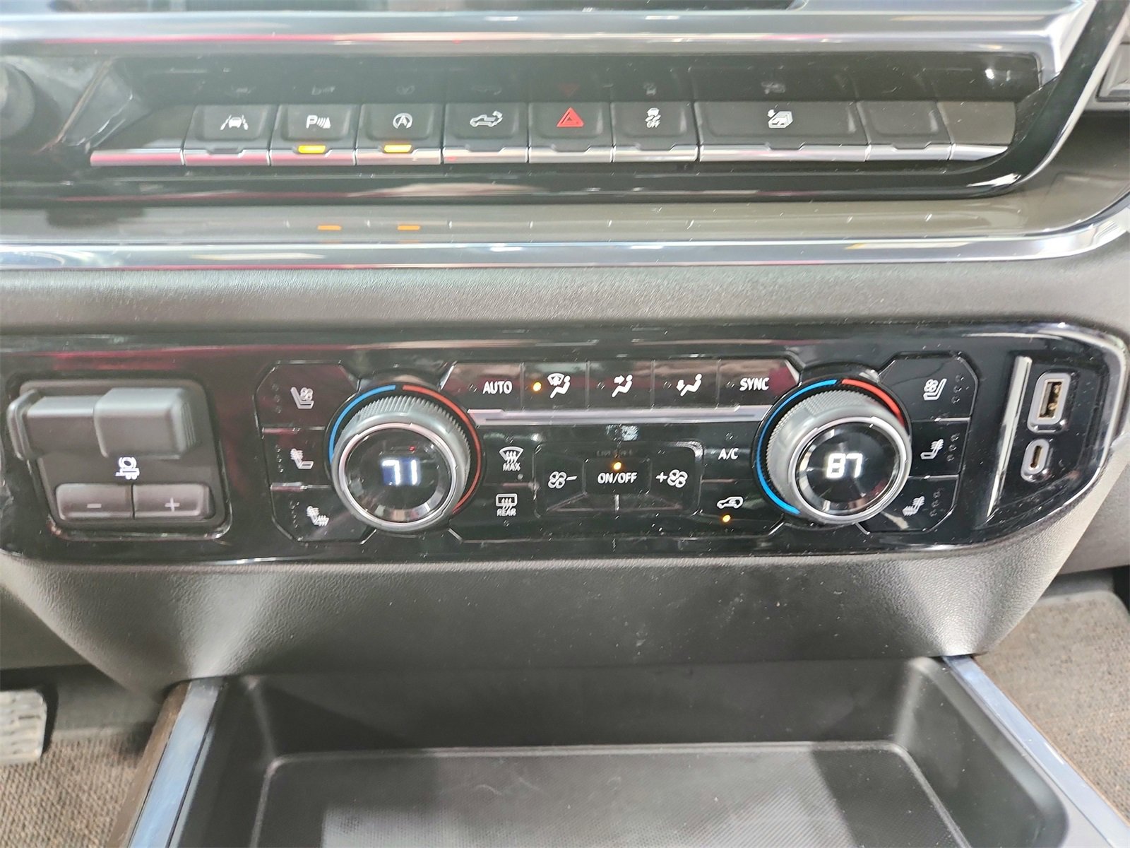 Used 2023 Chevrolet Silverado 1500 High Country w/ Technology Package image 31