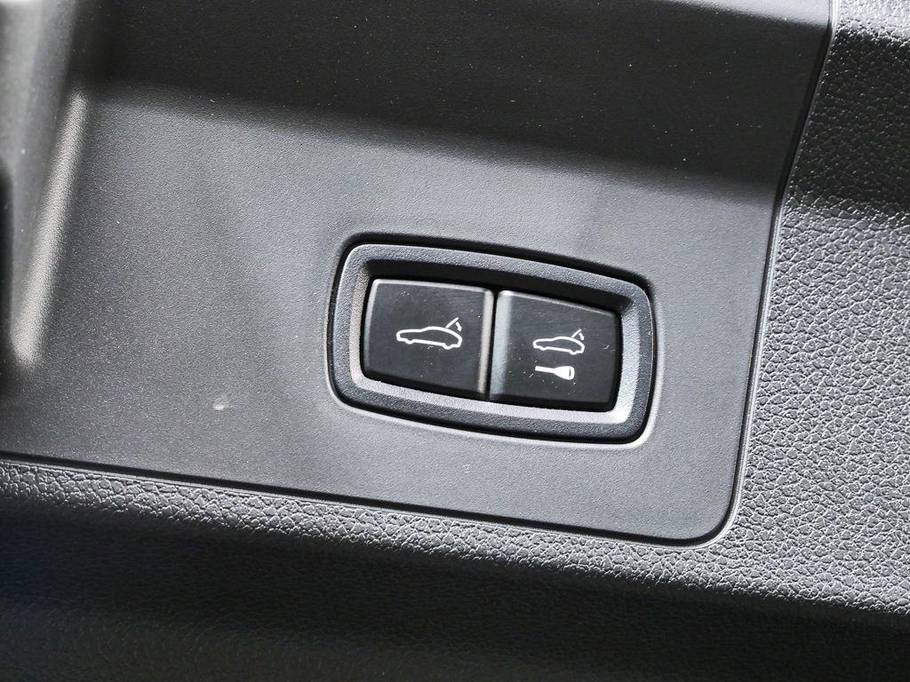 Certified 2025 Porsche Panamera 4 AWD/4WD image 37