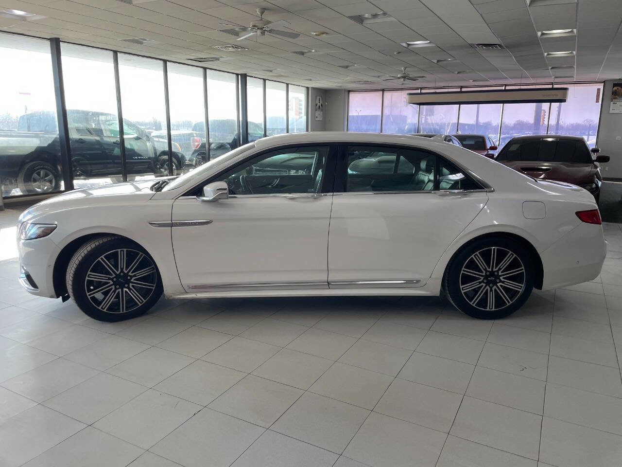 Used 2018 Lincoln Continental Reserve FWD image 4