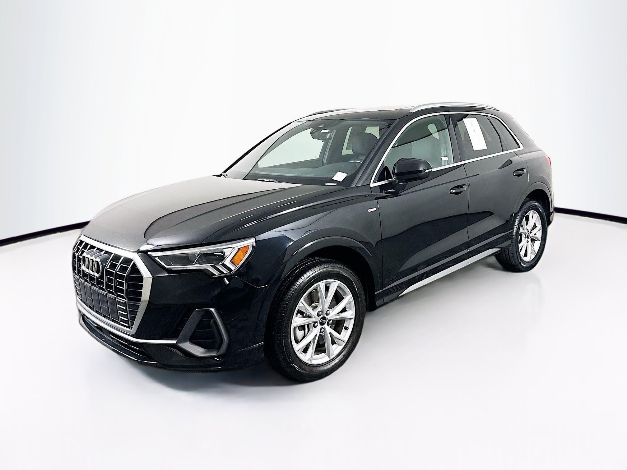 Used 2025 Audi Q3 2.0T Premium AWD/4WD image 3