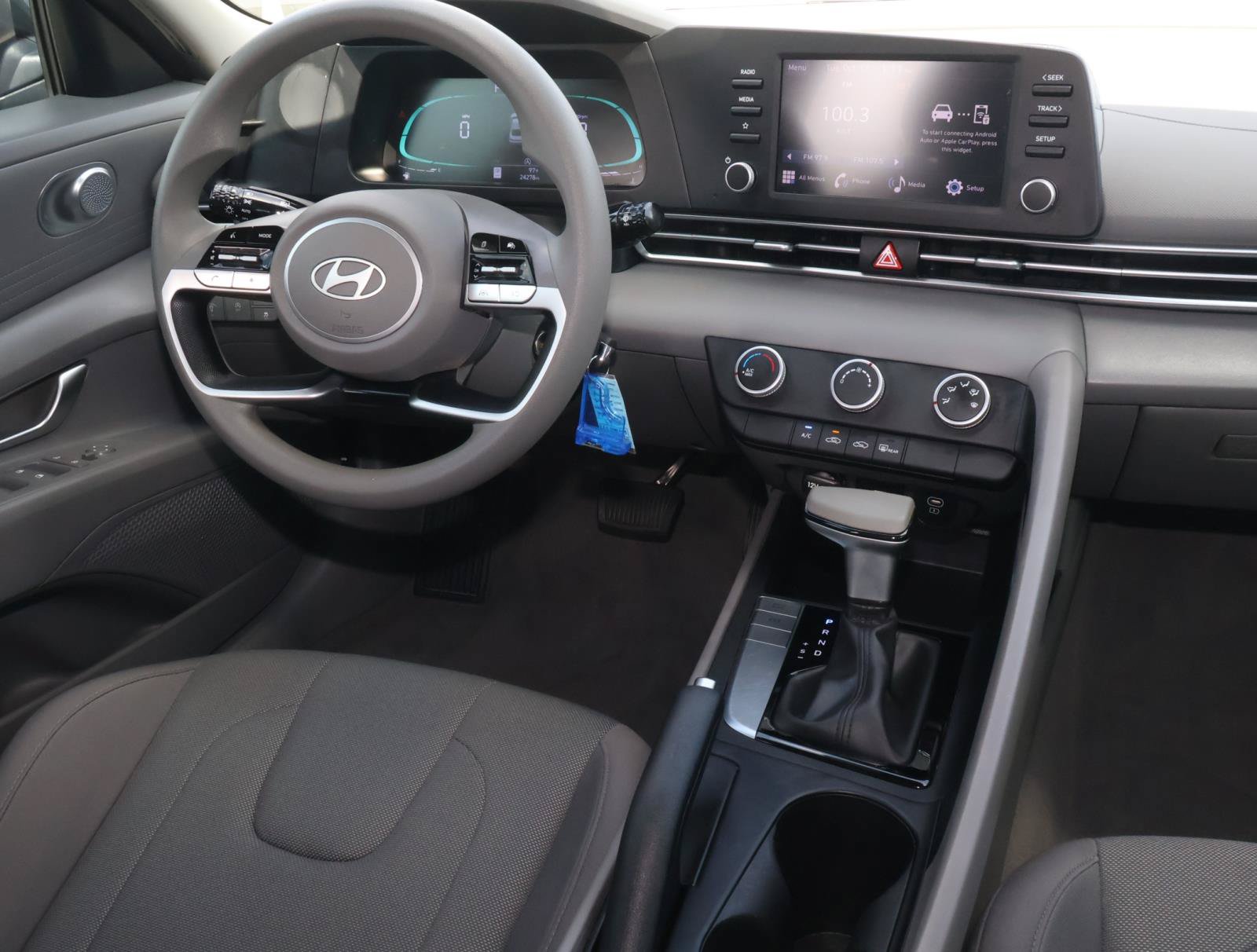 Used 2024 Hyundai Elantra SE FWD image 10