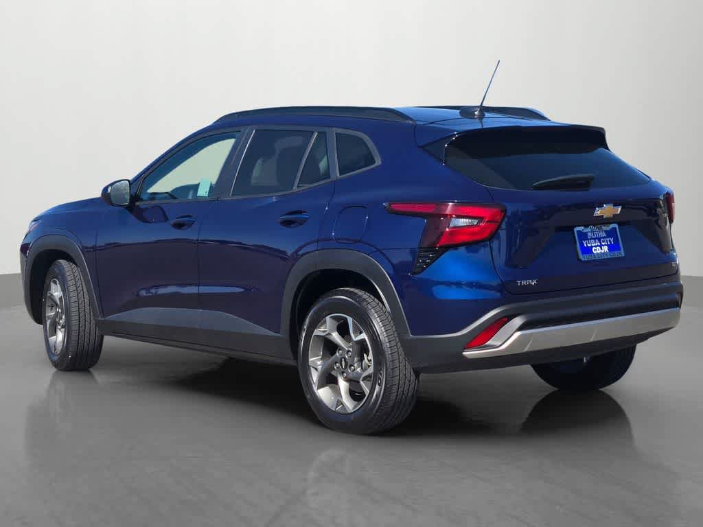 Used 2024 Chevrolet Trax LT FWD image 4