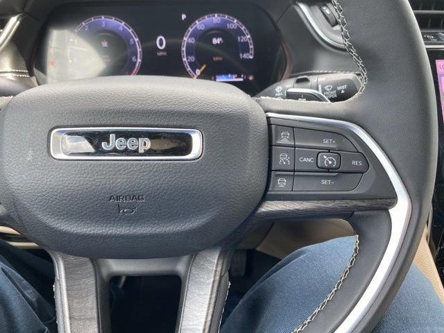 Used 2025 Jeep Grand Cherokee L Limited AWD/4WD image 19