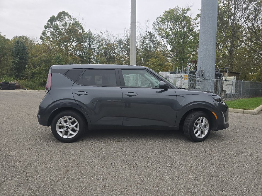 Used 2025 Kia Soul LX w/ LX Technology Package FWD image 15
