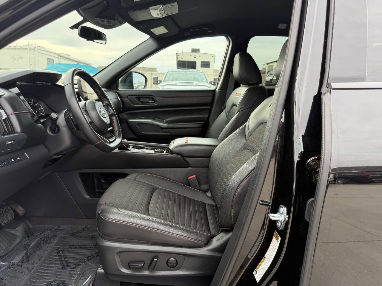 Used 2025 Nissan Pathfinder Rock Creek image 16