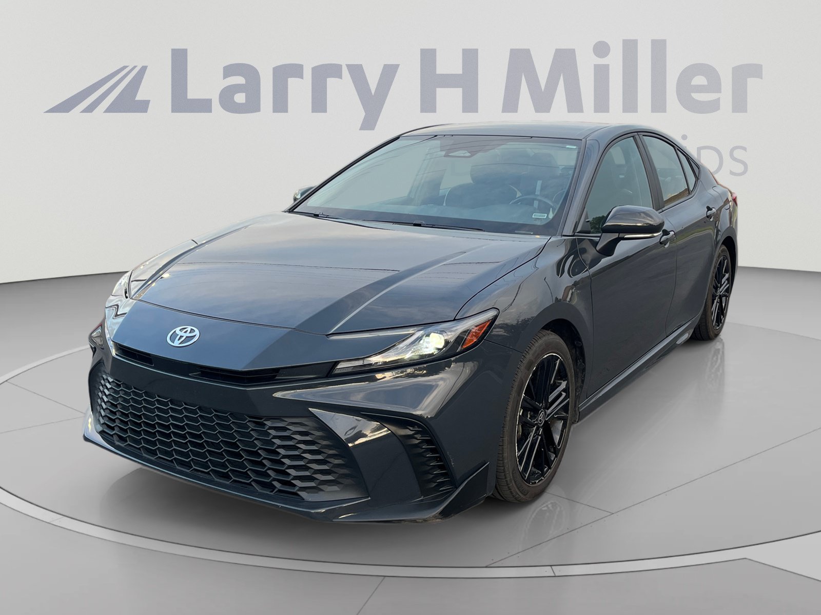 Used 2025 Toyota Camry SE FWD image 1