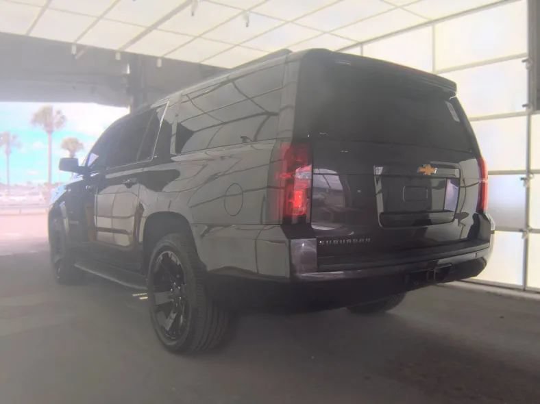 Used 2017 Chevrolet Suburban LT RWD image 3