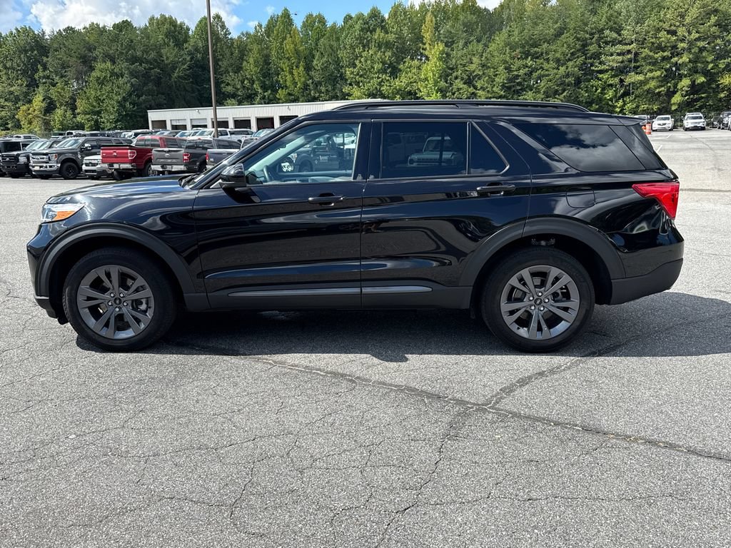 Used 2023 Ford Explorer XLT w/ Equipment Group 202A AWD/4WD image 4