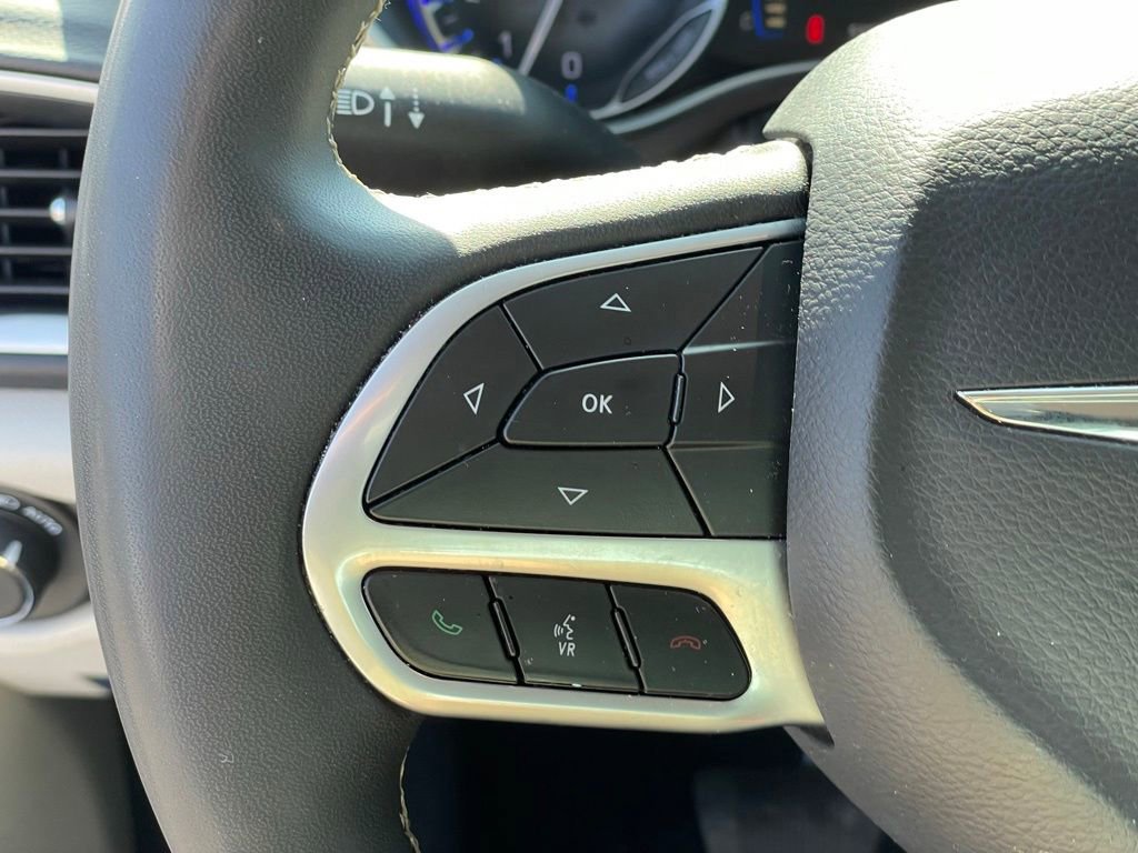 Used 2023 Chrysler Voyager LX image 17