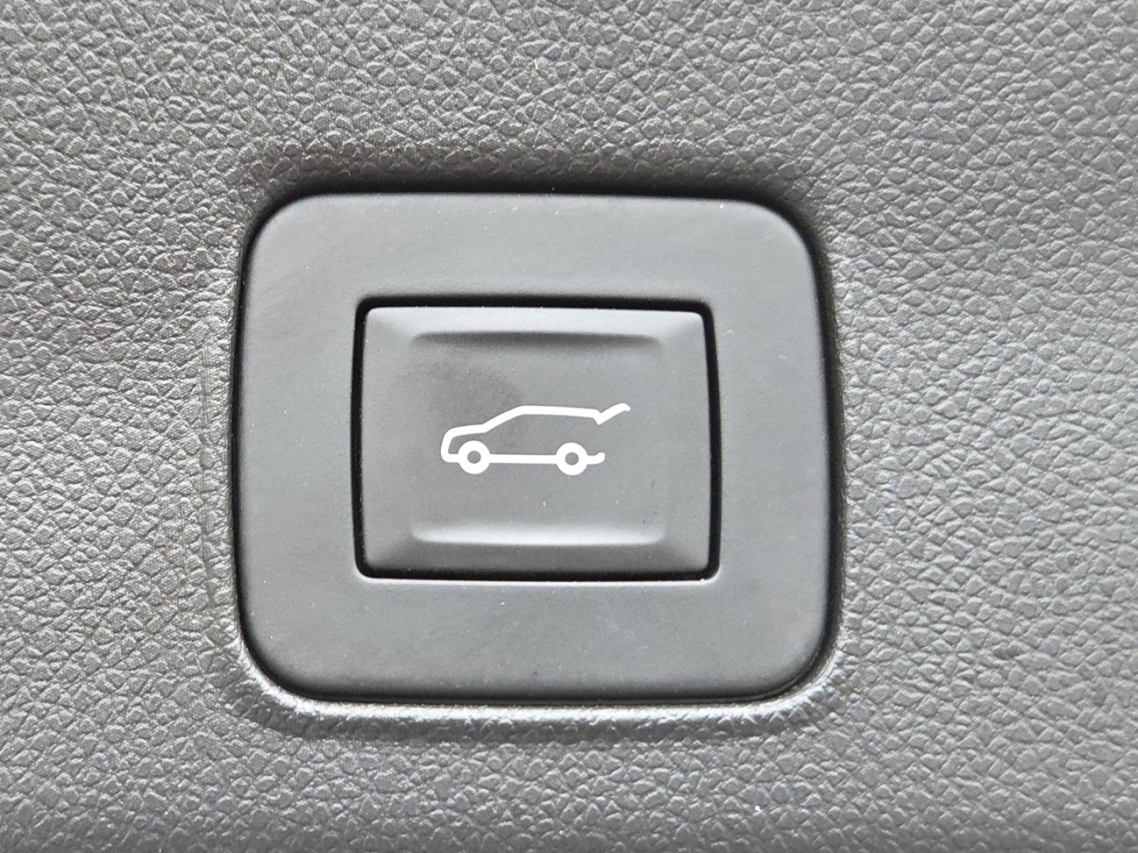 Used 2025 Chevrolet TrailBlazer RS w/ Convenience Package FWD image 24