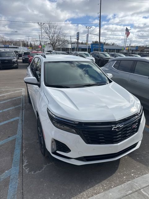 Used 2024 Chevrolet Equinox RS w/ LPO, Floor Liner Package image 2