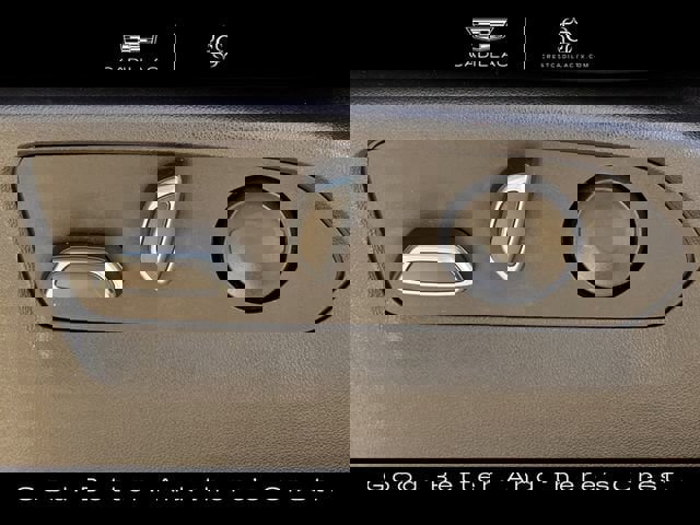 Used 2023 Cadillac Escalade Premium Luxury image 25