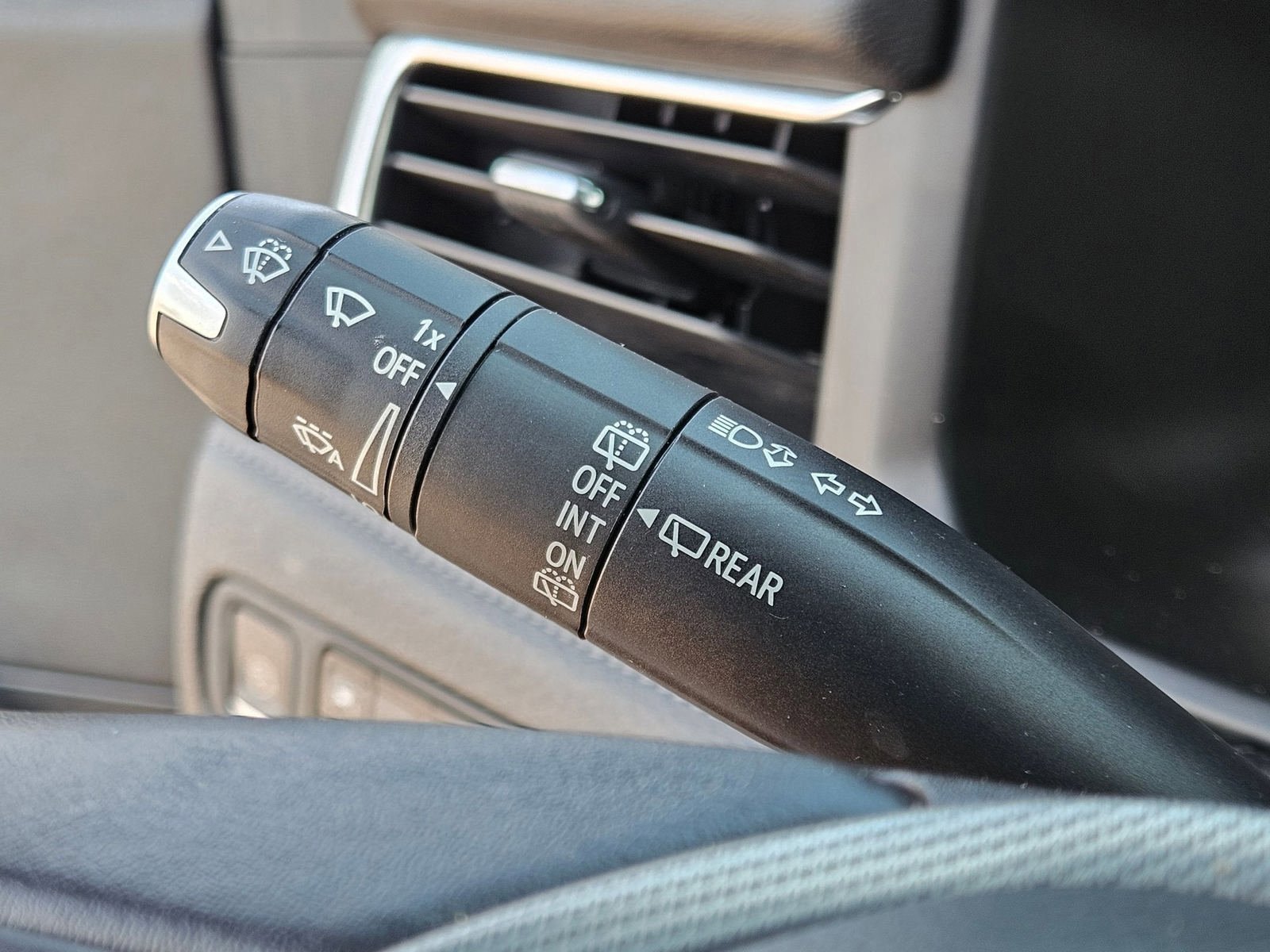 Used 2021 GMC Yukon Denali RWD image 14