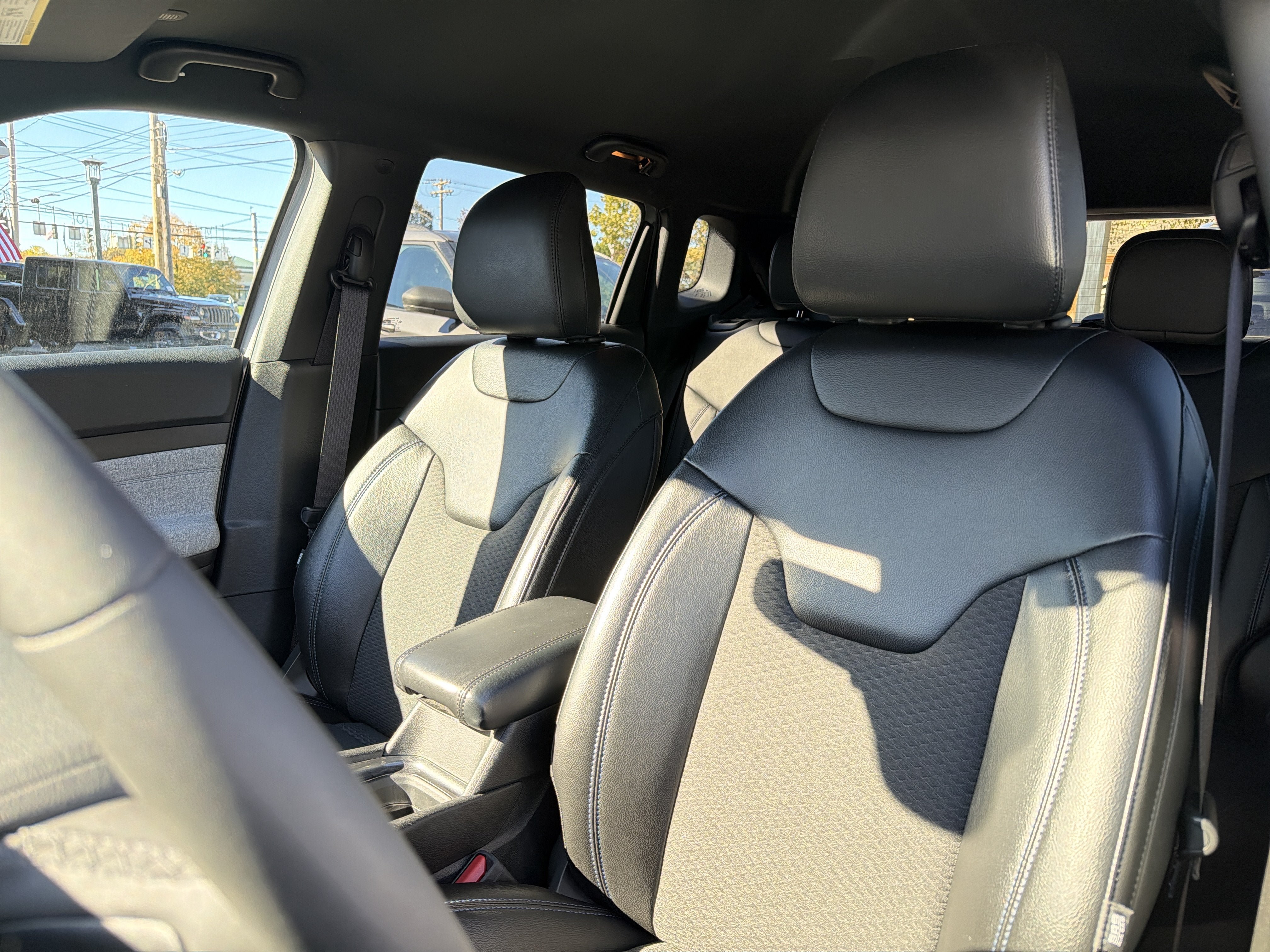 Used 2023 Jeep Compass Latitude AWD/4WD image 9