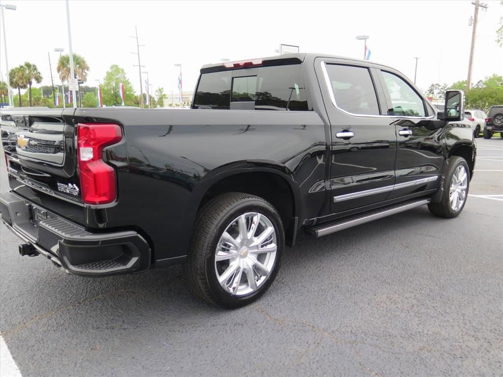 Used 2024 Chevrolet Silverado 1500 High Country w/ High Country Premium Package image 3