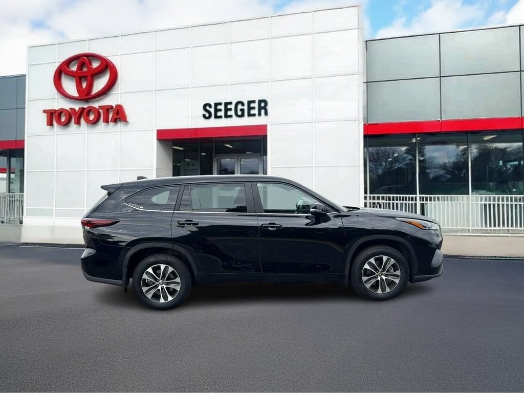 Used 2025 Toyota Highlander XLE AWD/4WD video 2