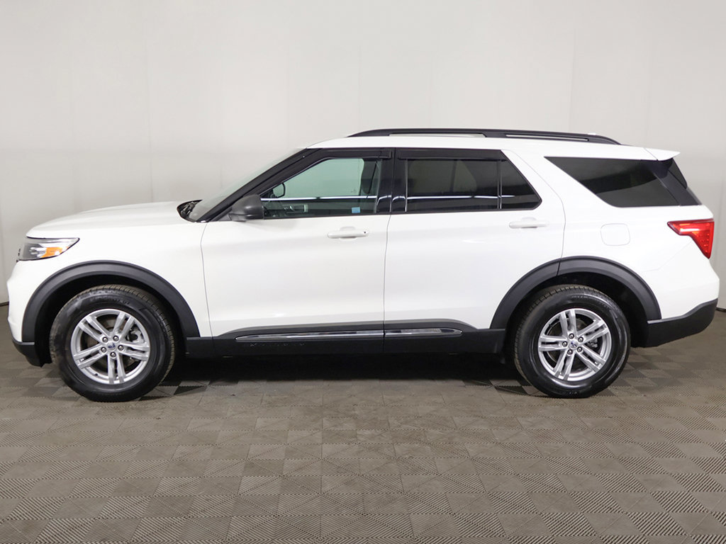 Used 2024 Ford Explorer XLT AWD/4WD image 16