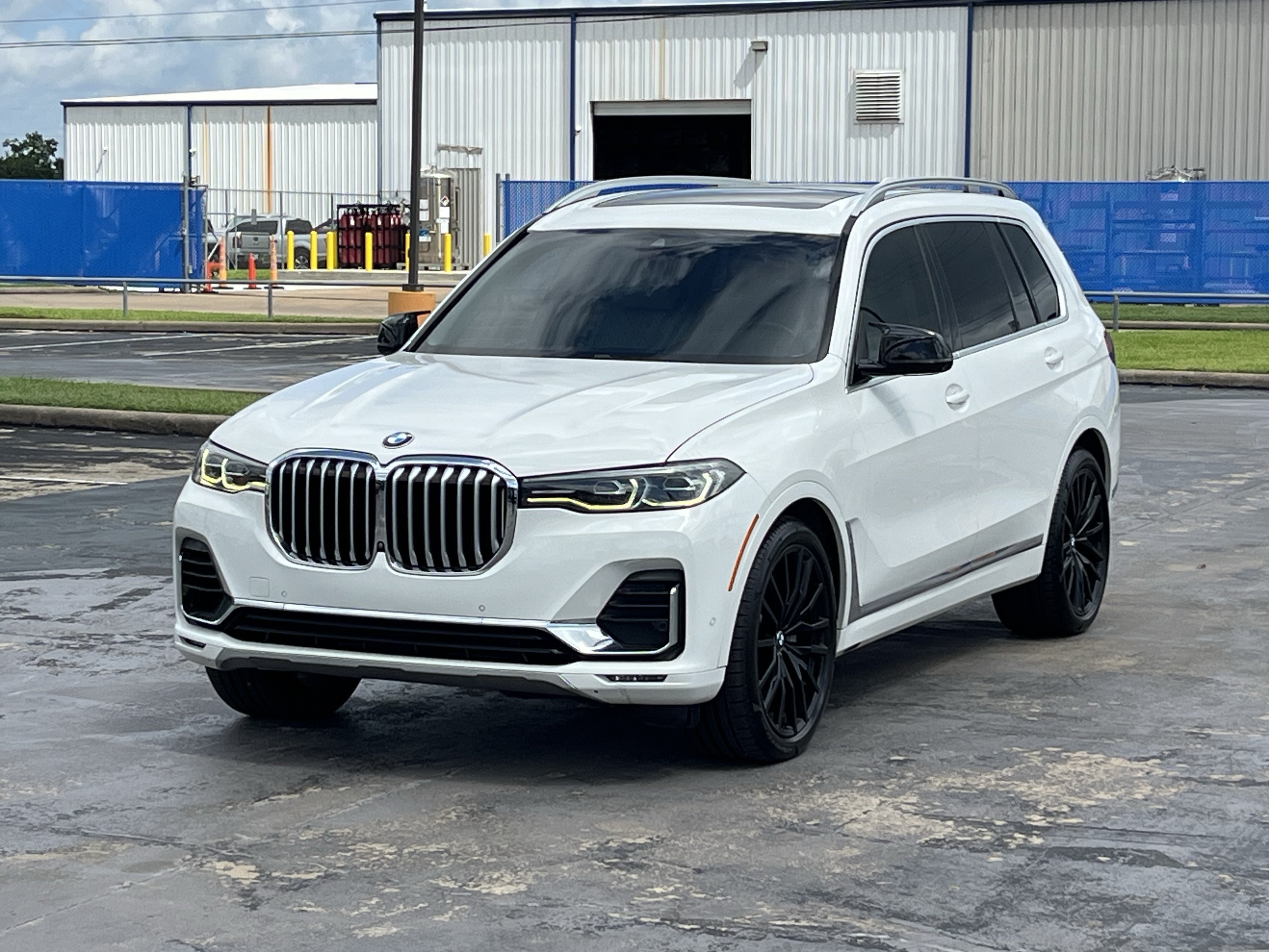 Used 2020 BMW X7 xDrive40i w/ Premium Package AWD/4WD image 3