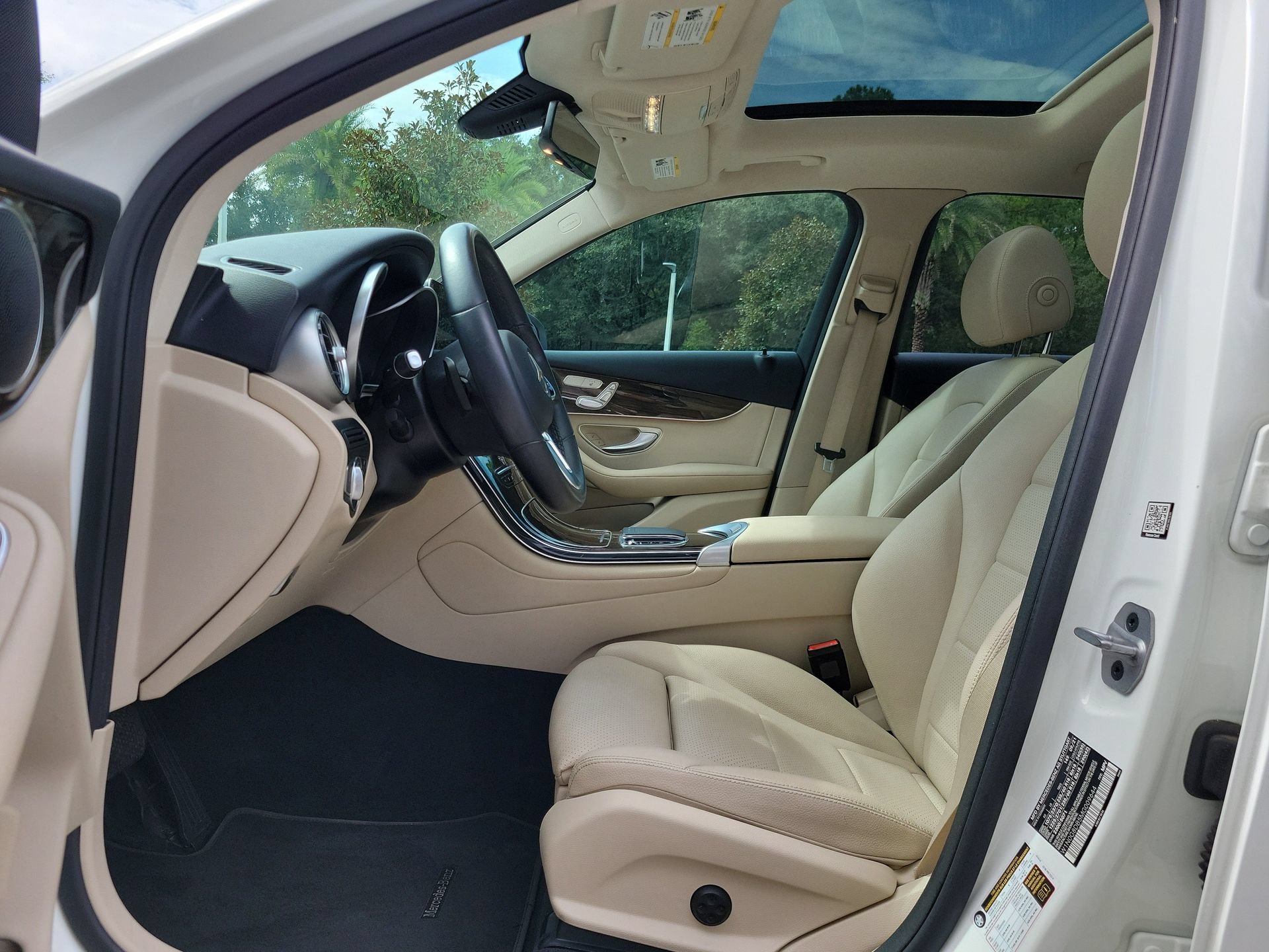 Used 2021 Mercedes-Benz GLC 300 w/ Premium Package image 27
