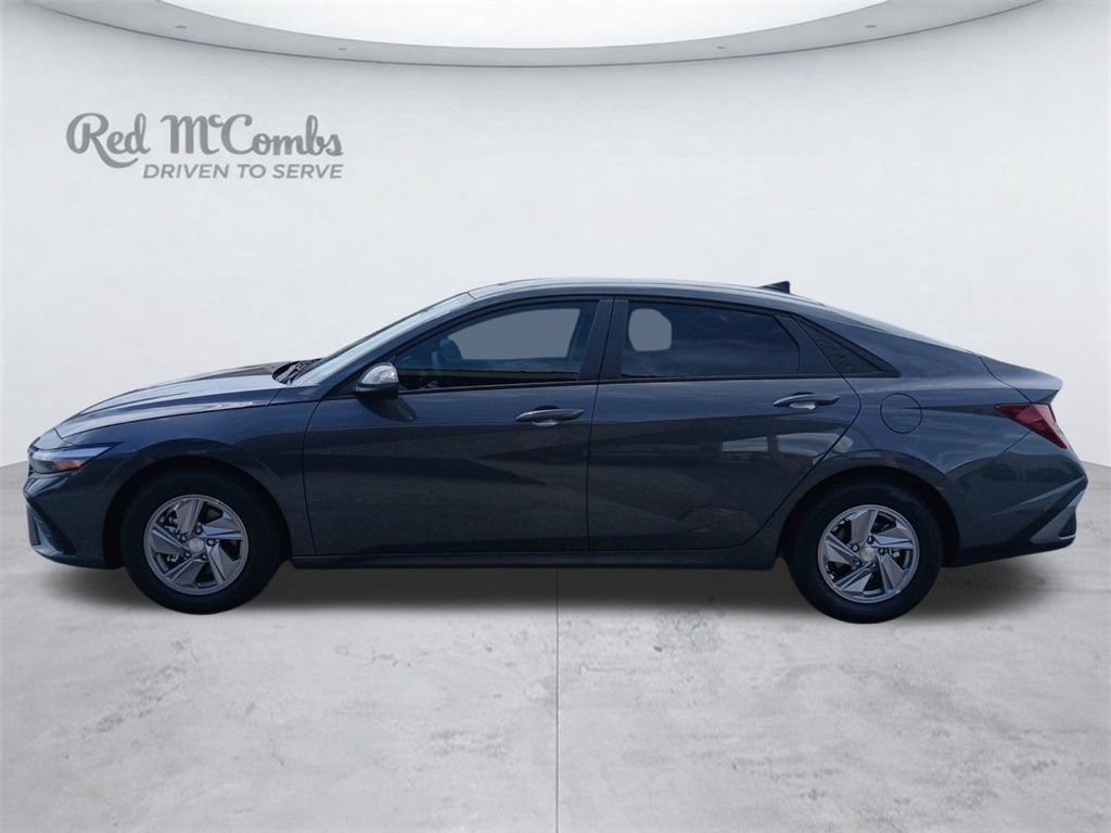 New 2026 Hyundai Elantra SE FWD image 2