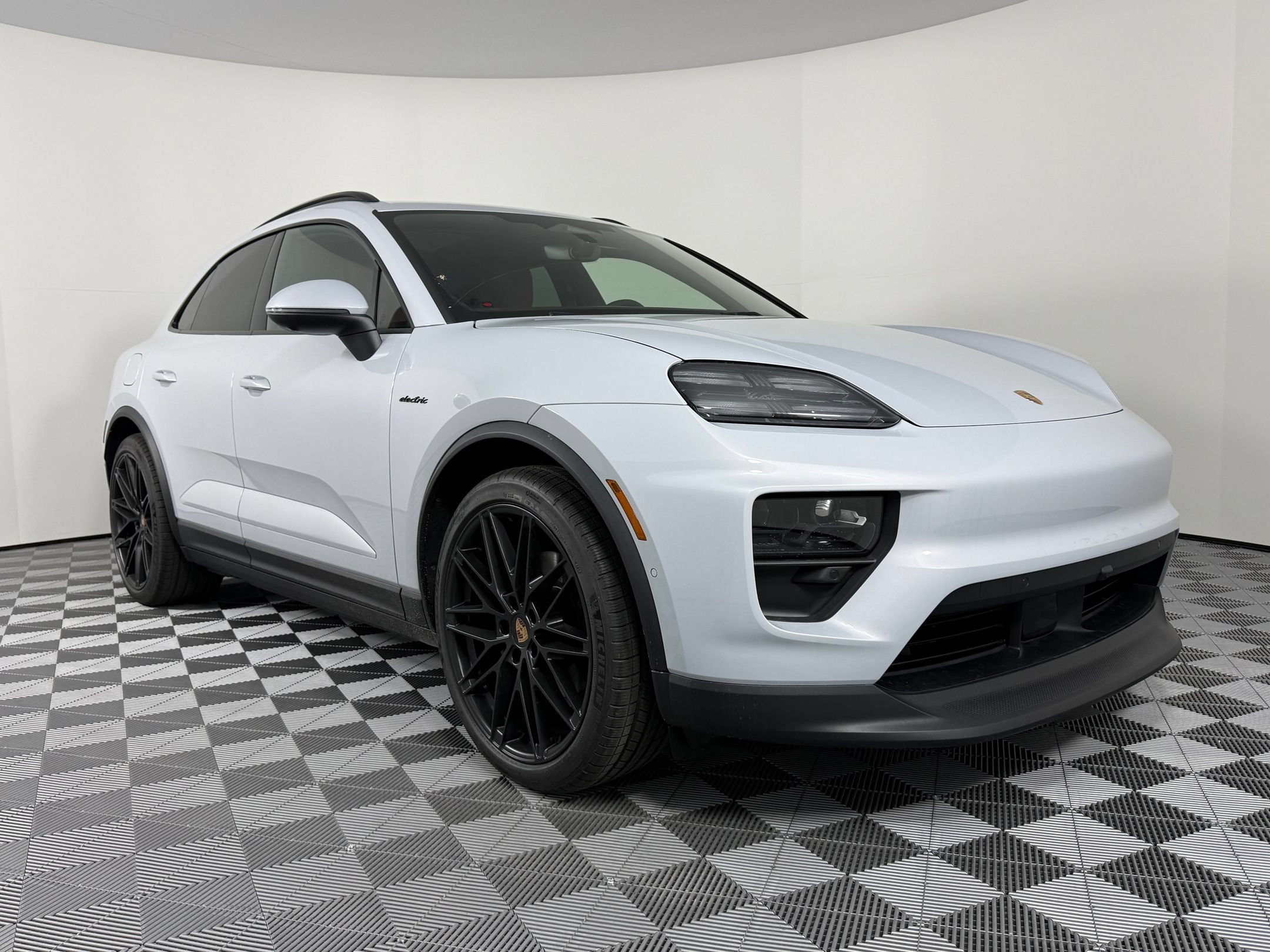 Certified 2026 Porsche Macan Electric RWD image 7