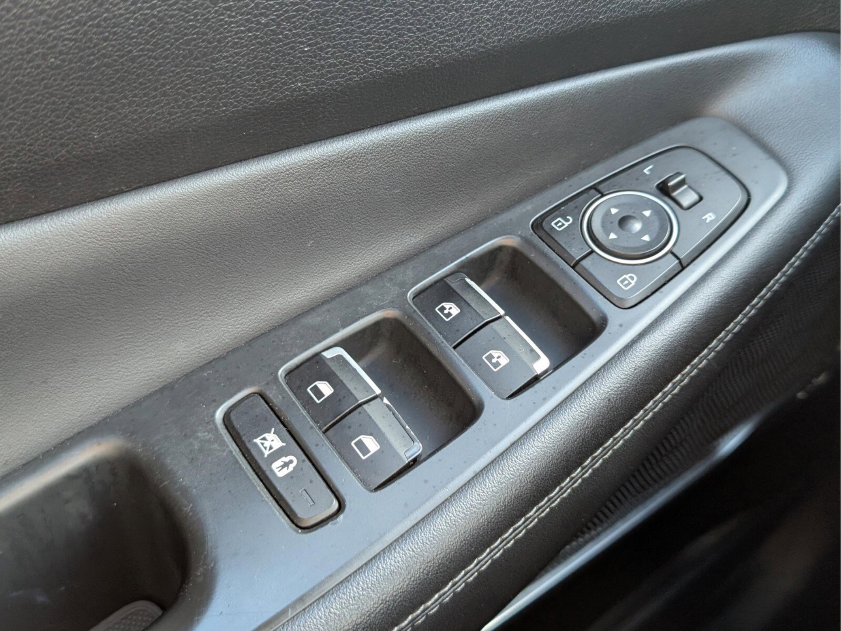 Used 2020 Hyundai Santa Fe Limited image 40